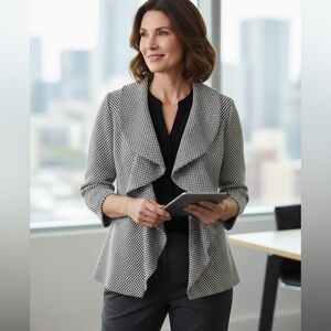 EUC Calvin Klein Monochrome Women's 3/4 Sleeve Drape Blazer